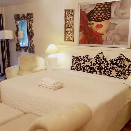 Bed and Breakfast Casa Amapola Manila Тагиг Экстерьер фото